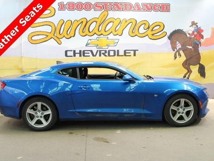 2017 Chevrolet Camaro 1LT photo 1