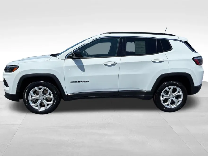 2024 Jeep Compass Latitude photo 1