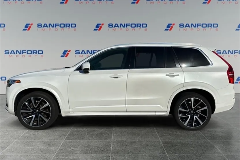 2021 Volvo XC90 T6 Momentum photo 1