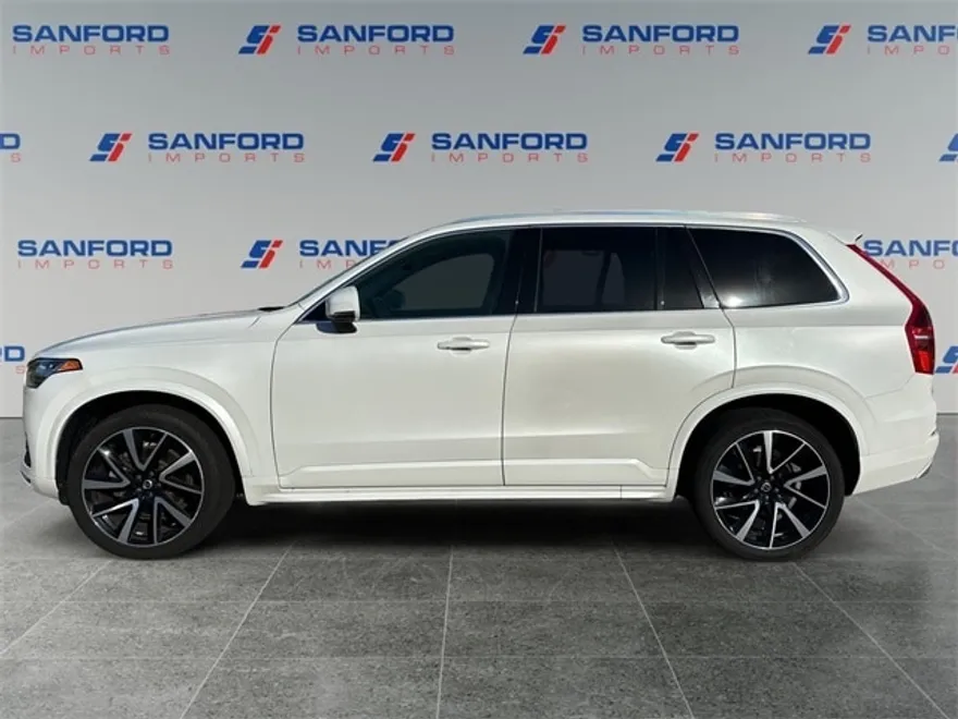 2021 Volvo XC90 T6 Momentum photo 1