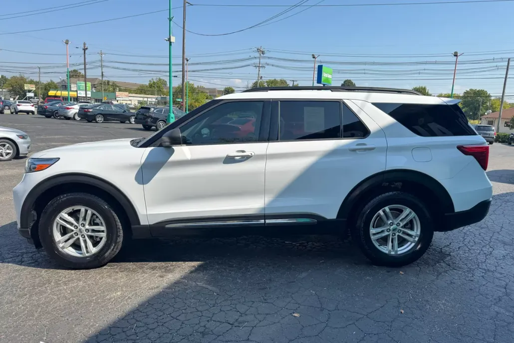2021 Ford Explorer XLT photo 1