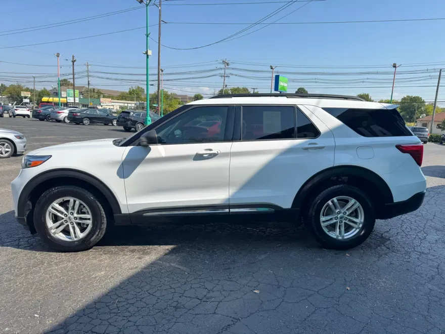 2021 Ford Explorer XLT photo 1