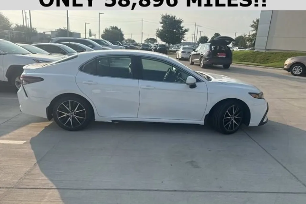 2023 Toyota Camry SE photo 1
