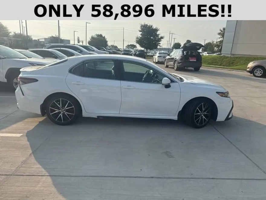 2023 Toyota Camry SE photo 1