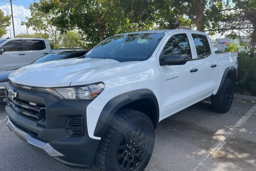 2025 Chevrolet Colorado Trail Boss photo 1