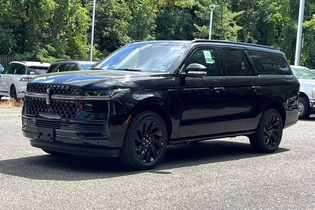 2025 Lincoln Navigator L Reserve photo 1