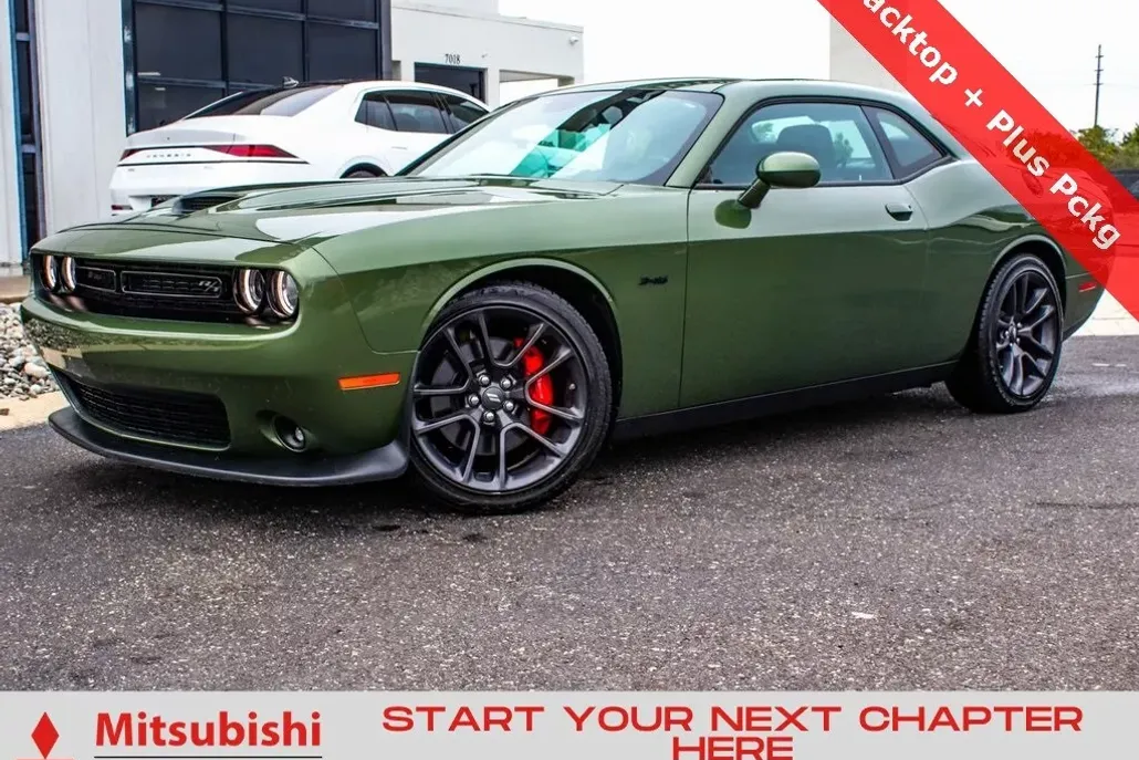 2023 Dodge Challenger R/T photo 1