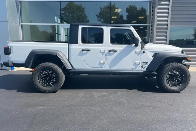 2020 Jeep Gladiator Sport photo 1