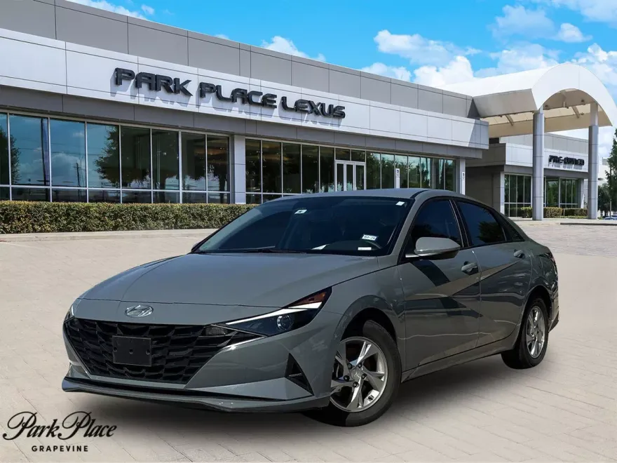 2022 Hyundai Elantra SE photo 1