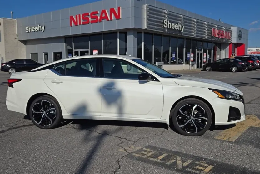 2025 Nissan Altima 2.5 SR photo 1