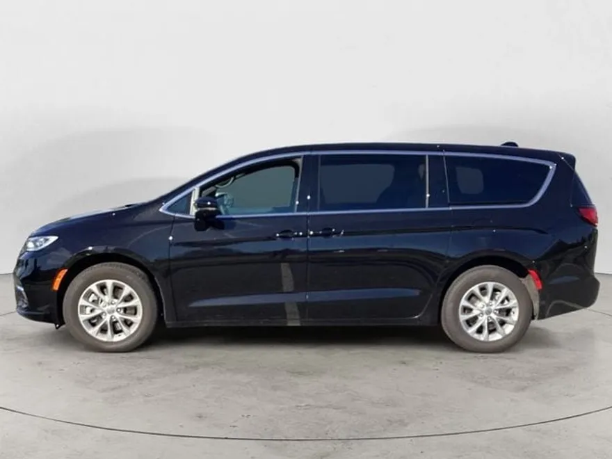 2025 Chrysler Pacifica photo 1
