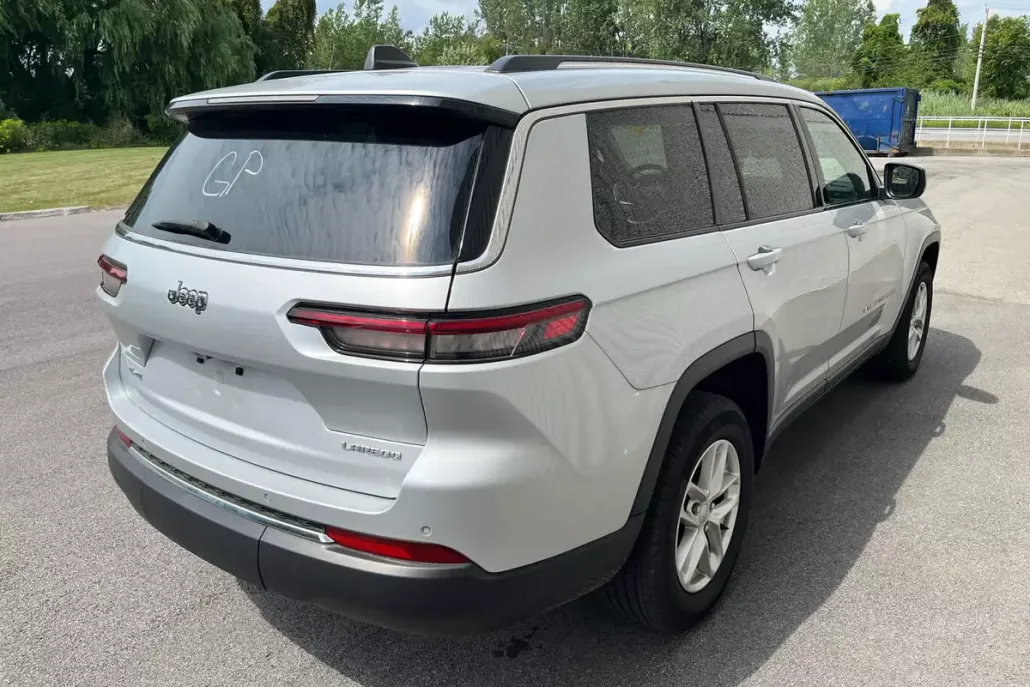 2023 Jeep Grand Cherokee Laredo photo 1