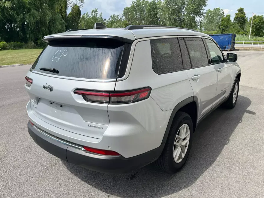 2023 Jeep Grand Cherokee Laredo photo 1