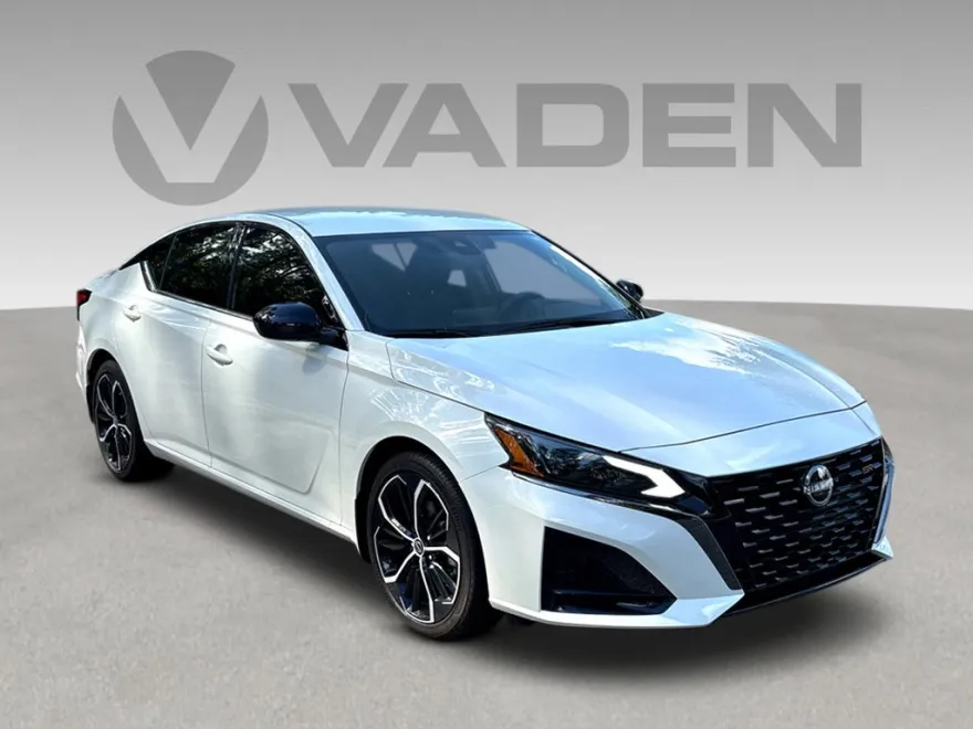 2024 Nissan Altima 2.5 SR photo 1