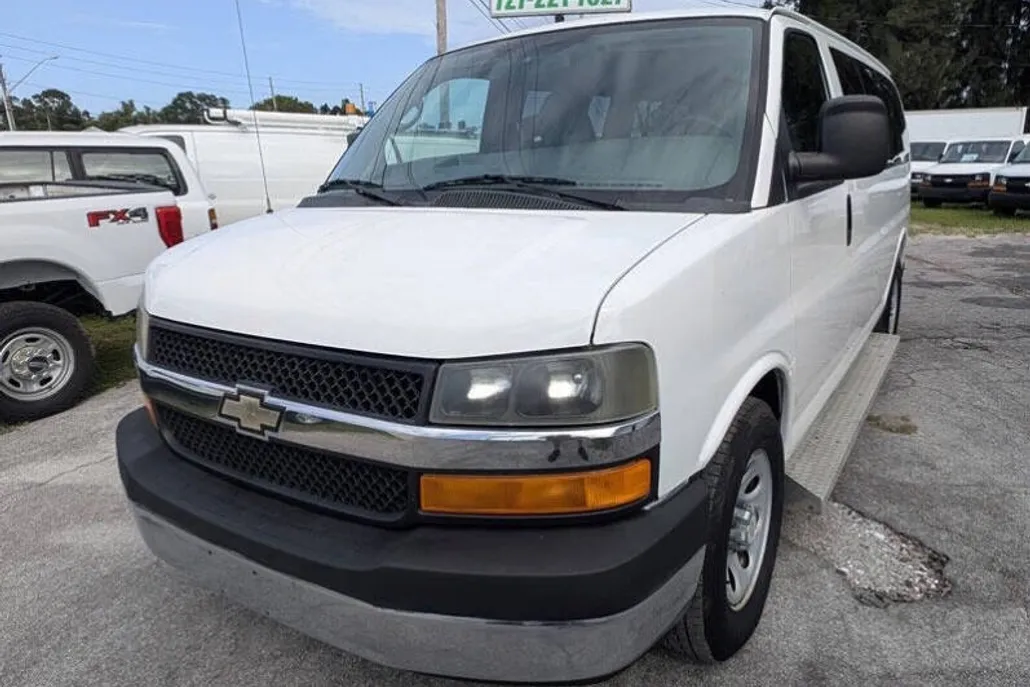 2012 Chevrolet Express LT 1500 photo 1