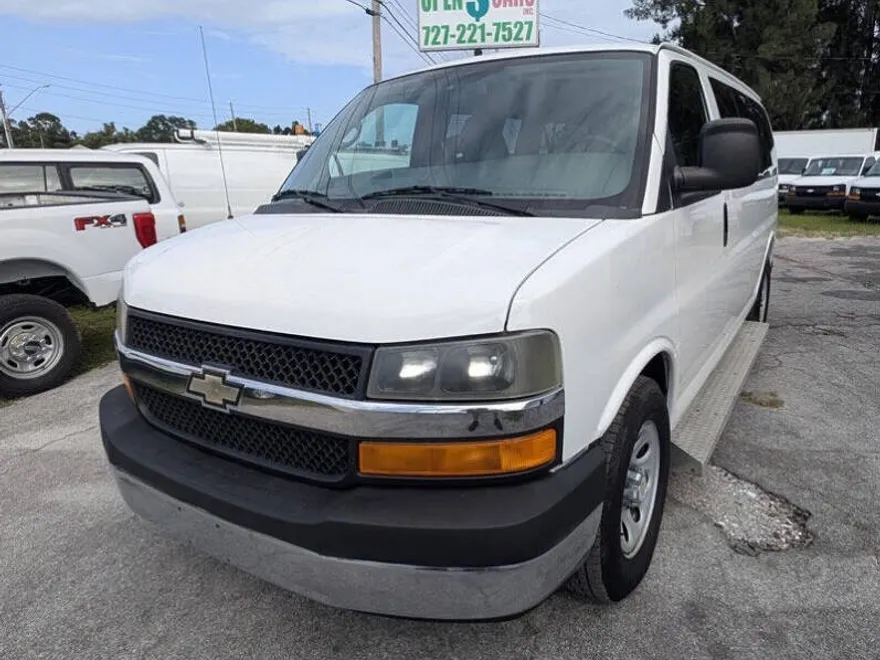 2012 Chevrolet Express LT 1500 photo 1