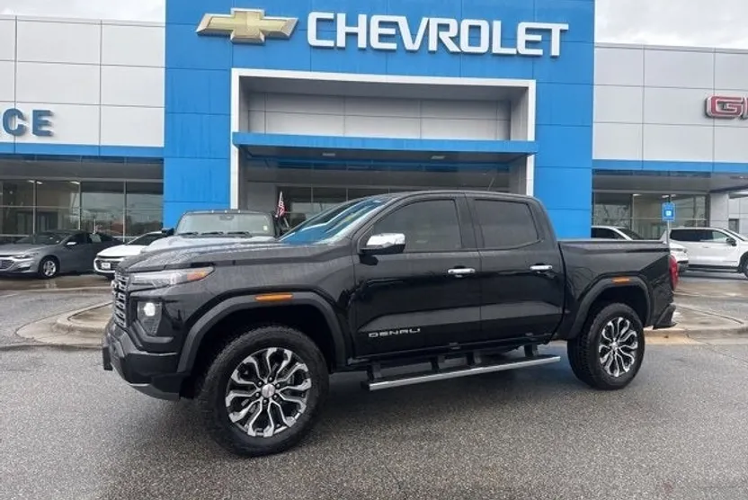2024 Gmc Canyon Denali photo 1