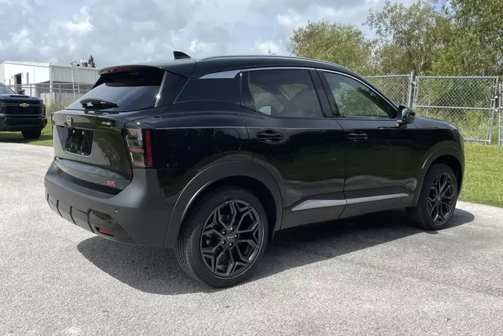 2025 Nissan Kicks SR photo 1
