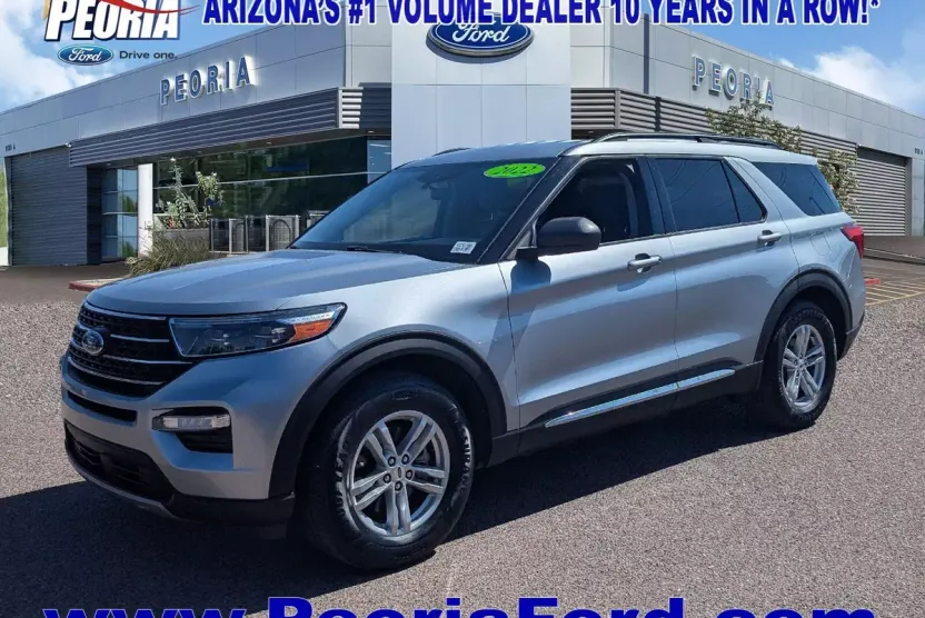 2022 Ford Explorer XLT photo 1