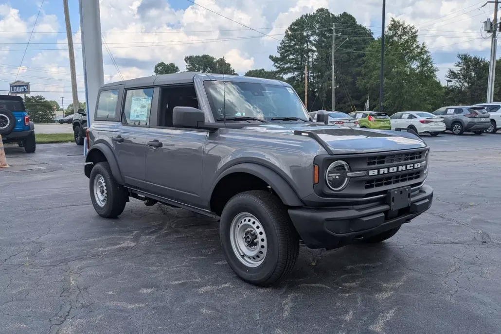 2025 Ford Bronco Base photo 1