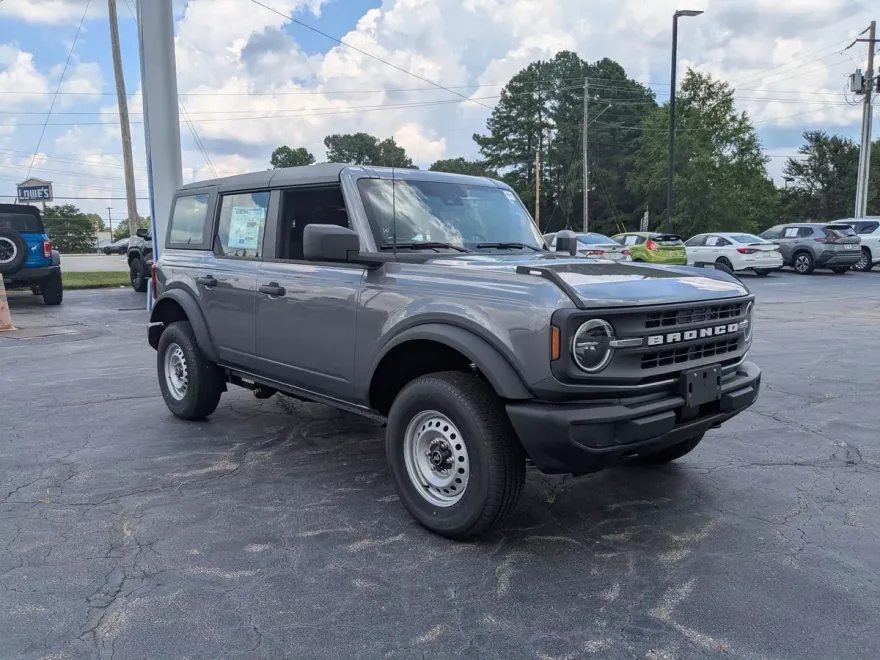 2025 Ford Bronco Base photo 1