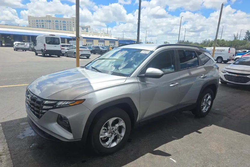 2024 Hyundai Tucson SEL photo 1