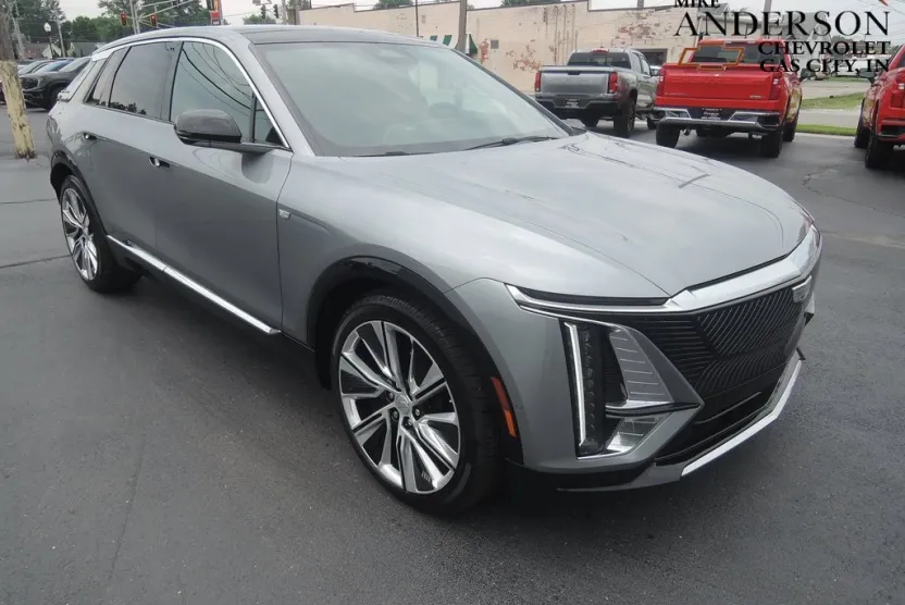 2024 Cadillac Lyriq Luxury photo 1