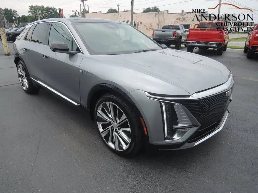 2024 Cadillac Lyriq Luxury photo 1