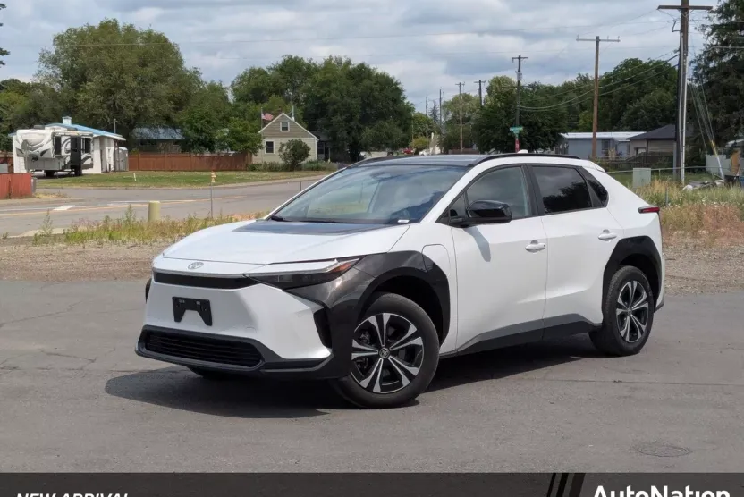 2023 Toyota bZ4X XLE photo 1