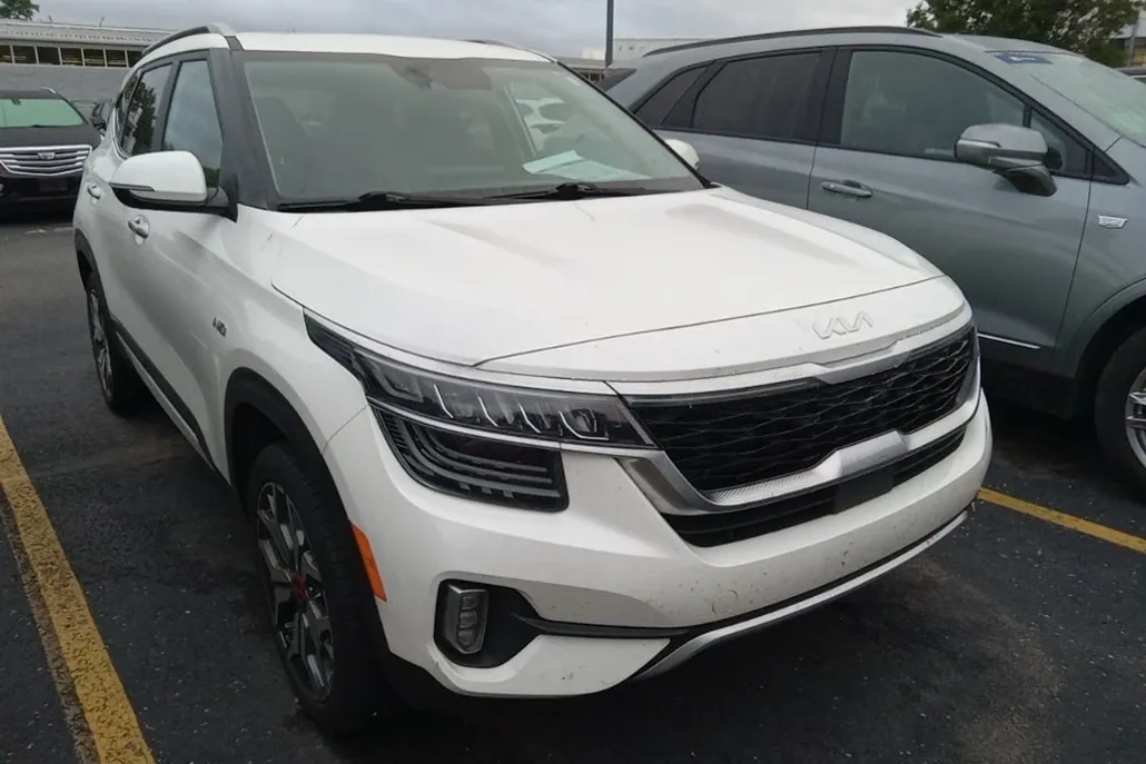 2023 Kia Seltos SX photo 1