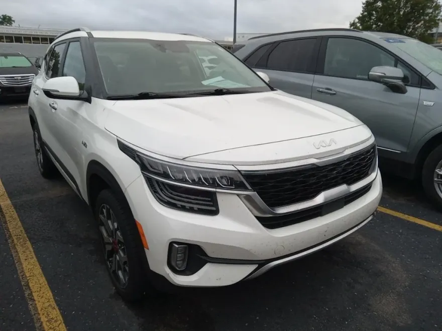 2023 Kia Seltos SX photo 1