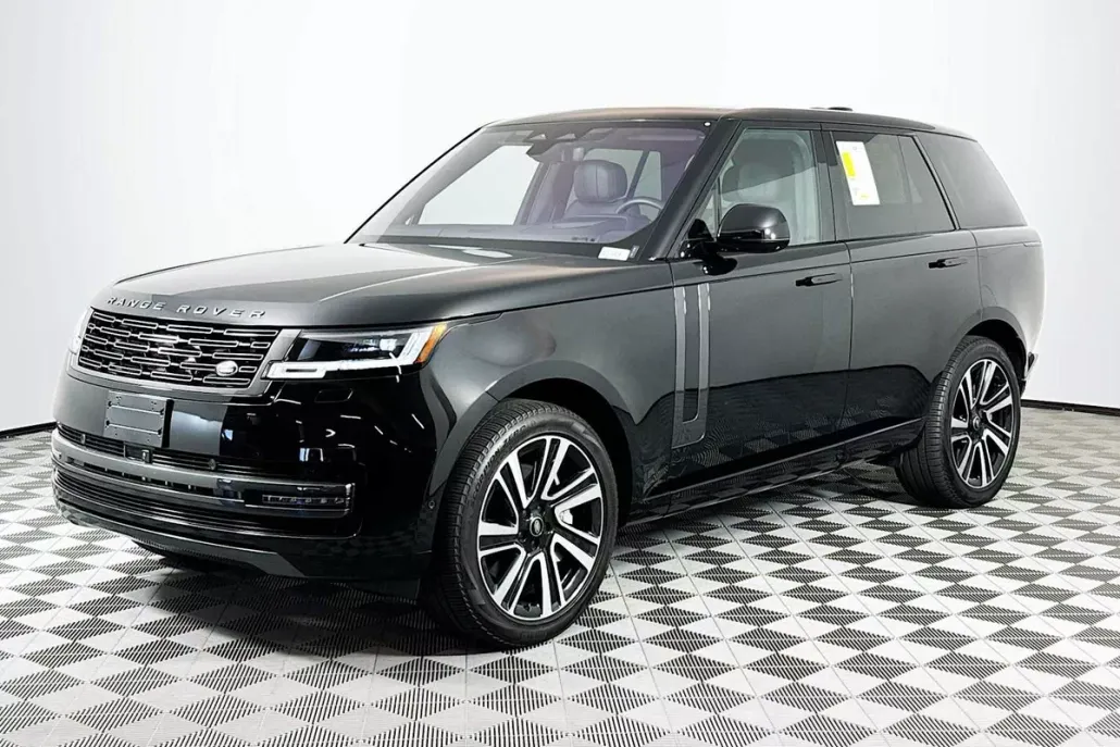 2023 Land Rover Range Rover SE photo 1