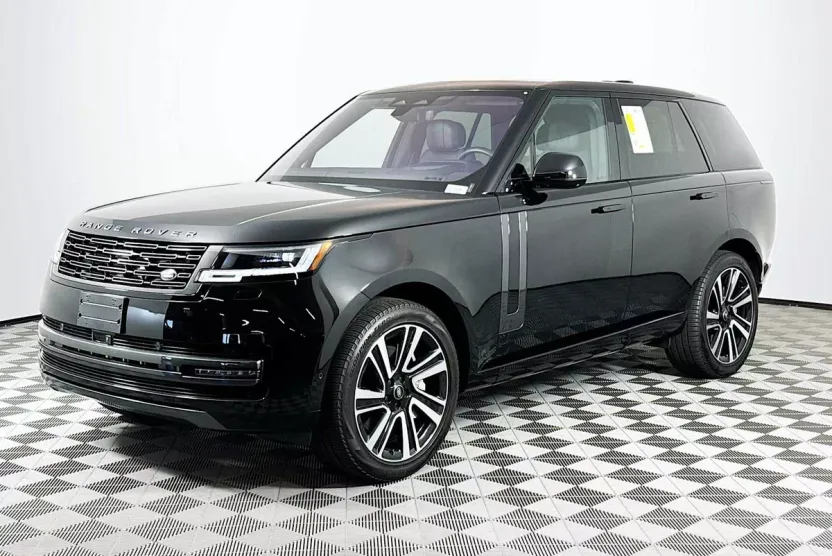 2023 Land Rover Range Rover SE photo 1