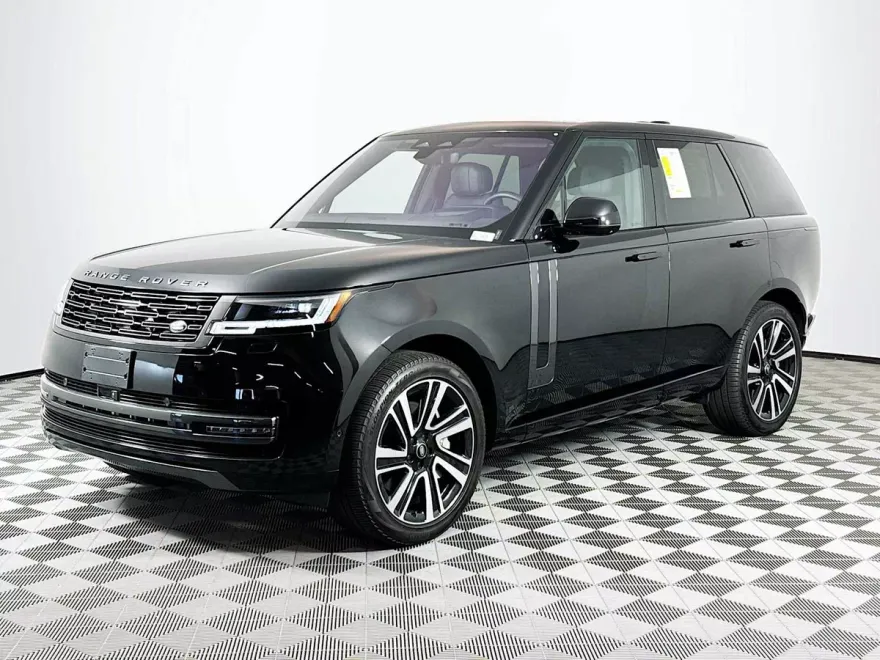 2023 Land Rover Range Rover SE photo 1