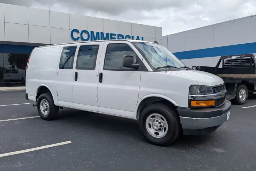 2023 Chevrolet Express Cargo 2500 photo 1