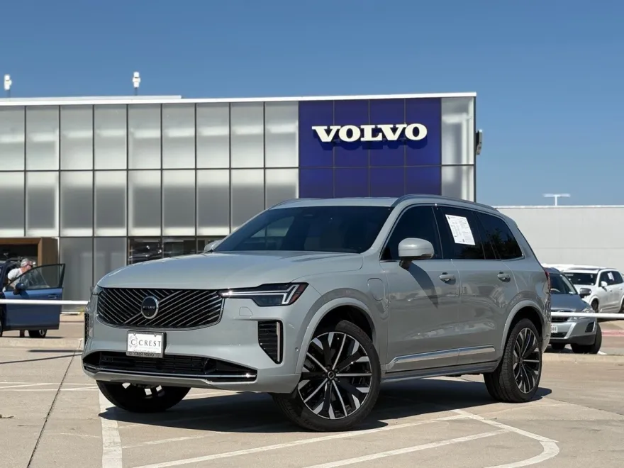 2025 Volvo XC90 T8 AWD Plus photo 1