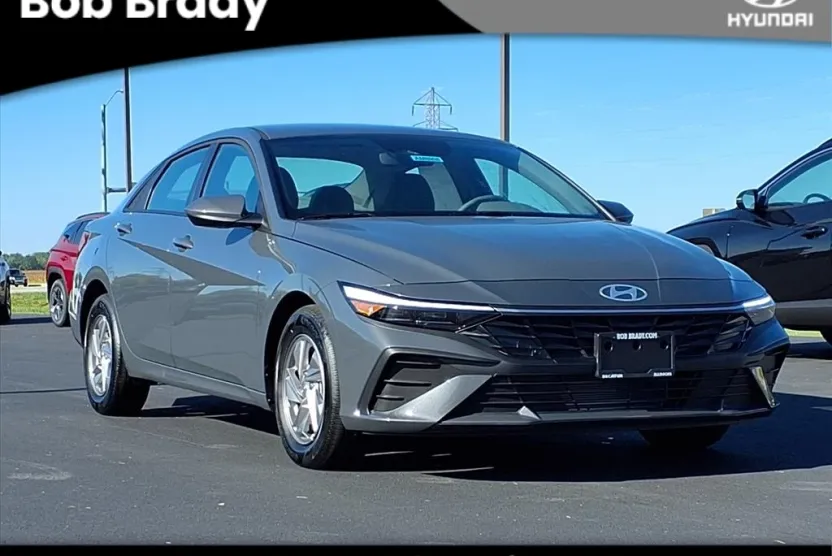 2025 Hyundai Elantra SE photo 1