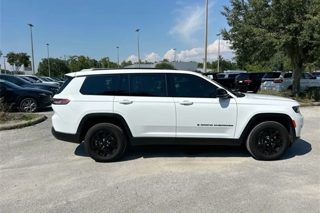 2024 Jeep Grand Cherokee Laredo Altitude X photo 1