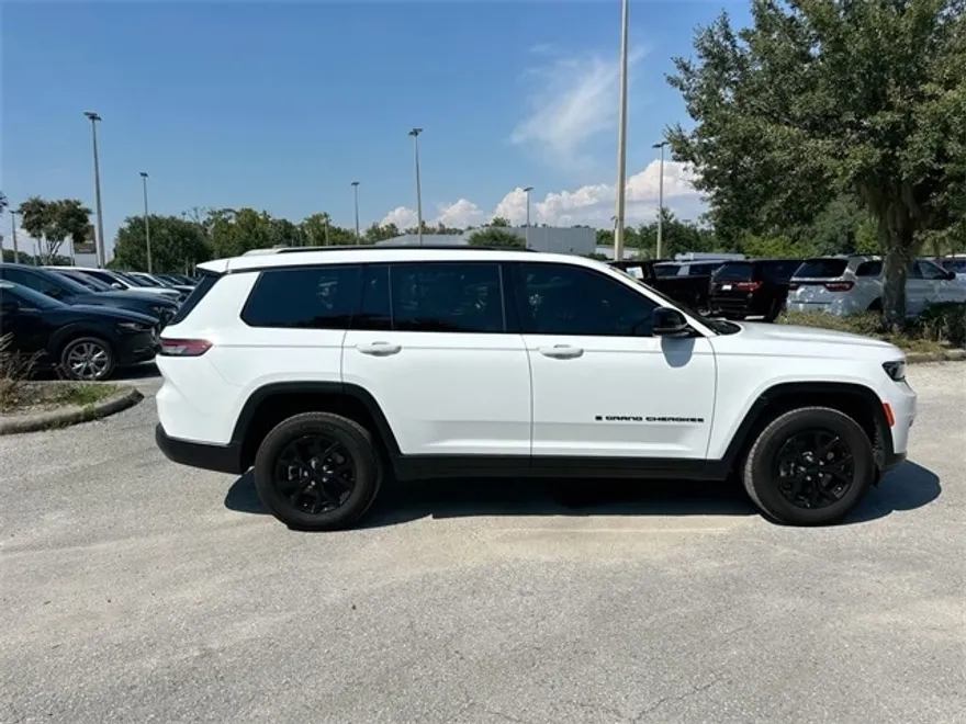 2024 Jeep Grand Cherokee Laredo Altitude X photo 1