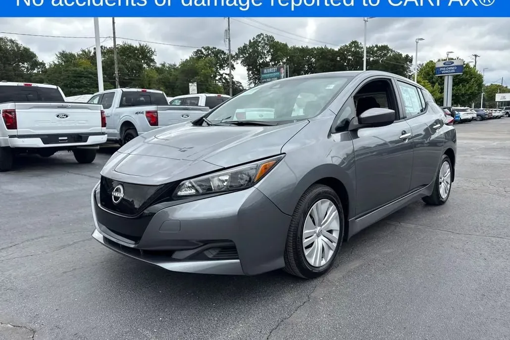 2023 Nissan Leaf S photo 1