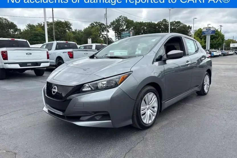 2023 Nissan Leaf S photo 1