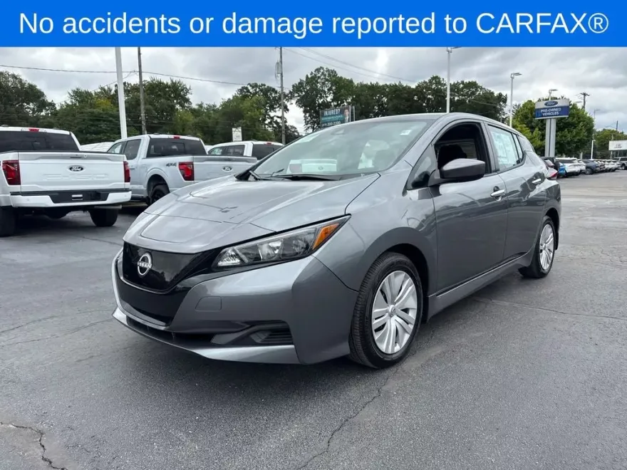2023 Nissan Leaf S photo 1