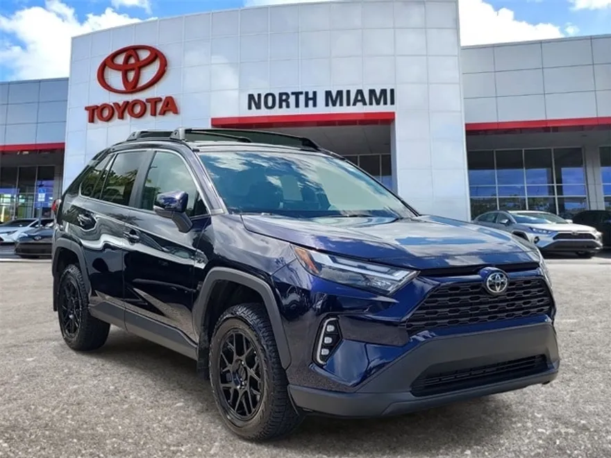 2024 Toyota RAV4 XLE photo 1