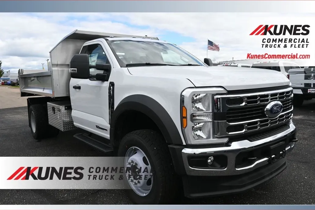 2025 Ford F-600 photo 1