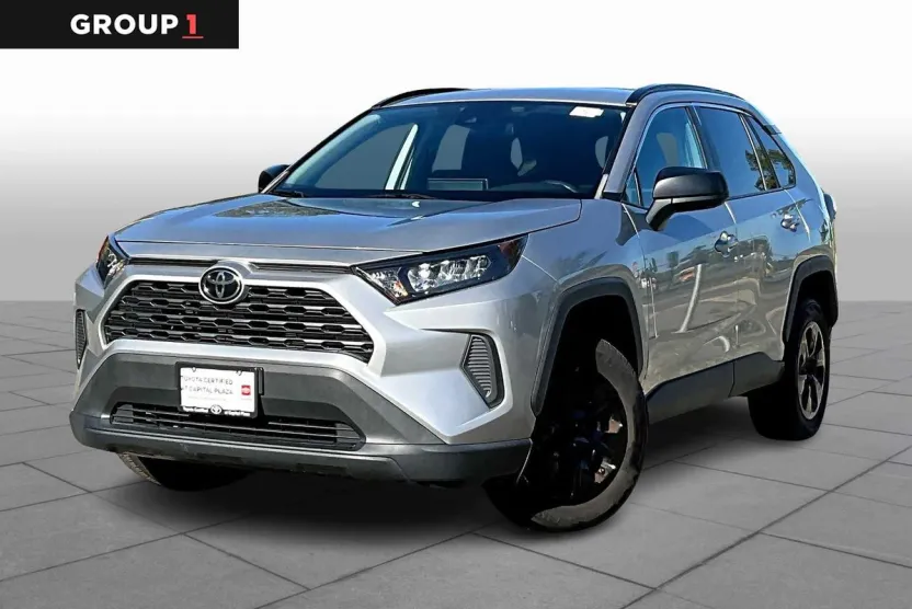 2021 Toyota RAV4 LE photo 1