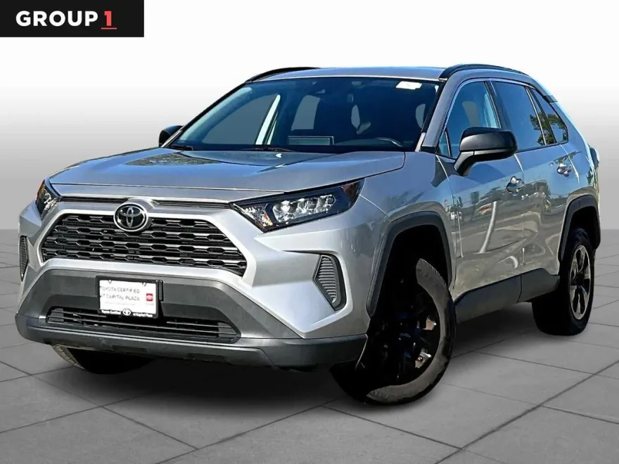 2021 Toyota RAV4 LE photo 1