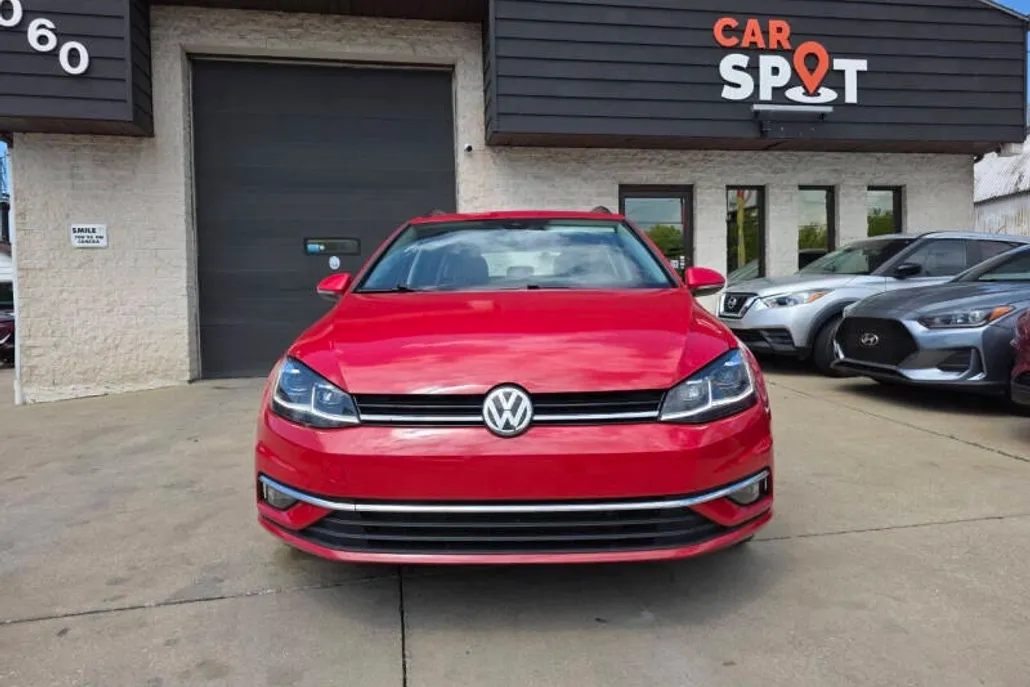 2019 Volkswagen Golf SportWagen SE photo 1