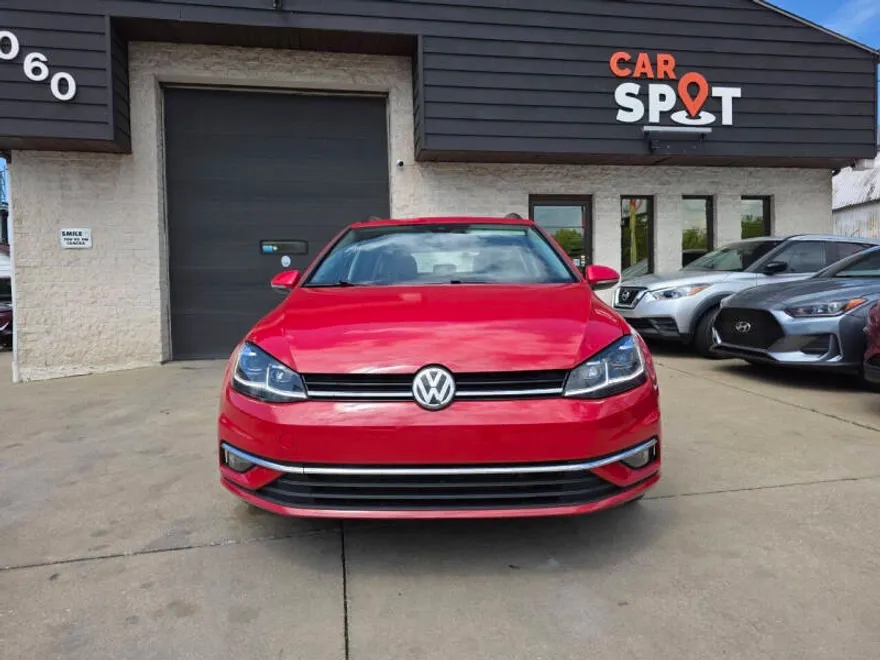 2019 Volkswagen Golf SportWagen SE photo 1