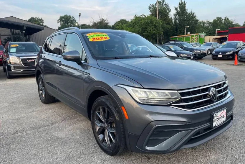 2022 Volkswagen Tiguan SE photo 1