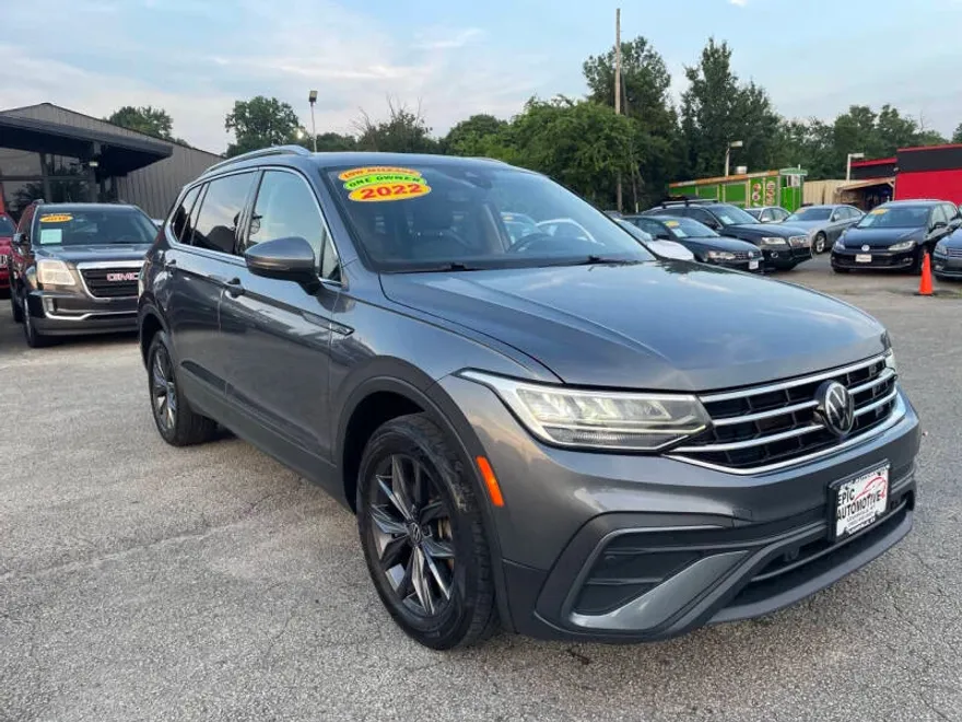 2022 Volkswagen Tiguan SE photo 1